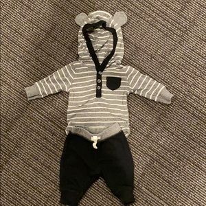 2pc Carter’s baby boy newborn hoodie onesie outfit